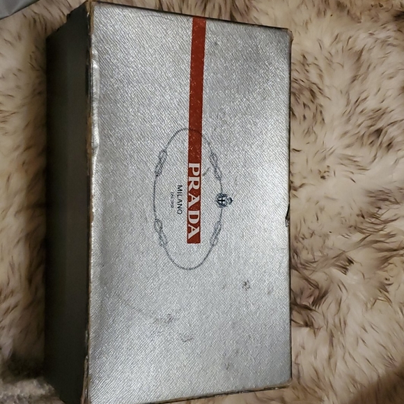 Authentic Men Prada Sneakers w Box & Travel bag - Picture 8 of 10